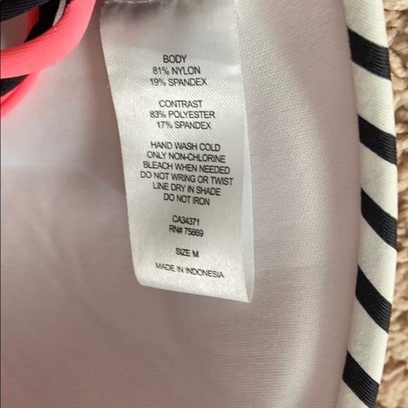 Bikini! - Picture 3 of 4